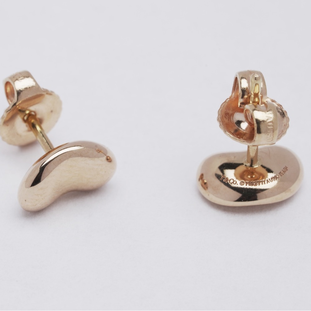 Elsa Peretti®
Bean® design Earrings
in Rose Gold, 9 mm